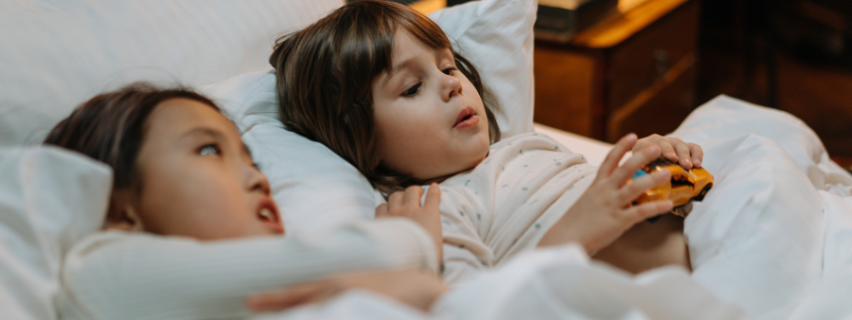 Jak vybrat postýlku a kdy ji vyměnit za dětskou postel?
