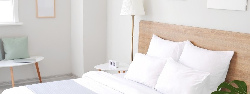 Jaký typ dřeva pro postel z masivu vybrat?