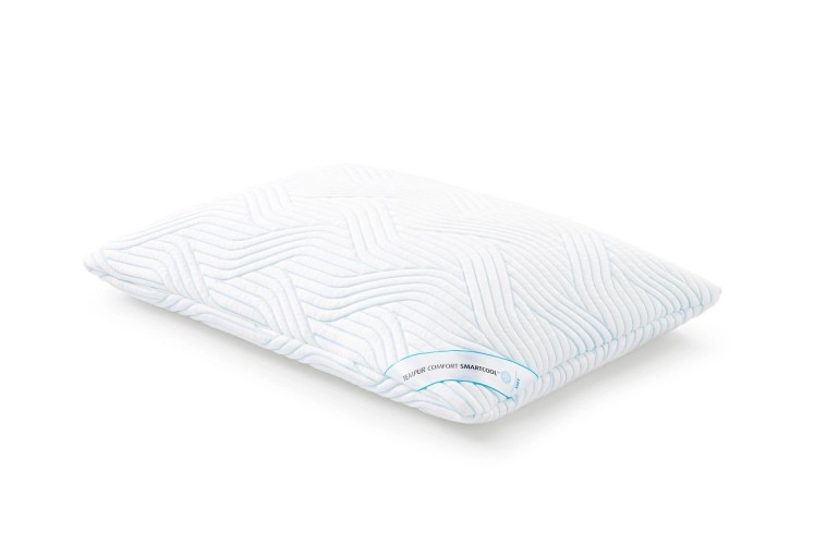 Polštář TEMPUR® Comfort Soft SmartCool je vyroben ze zbrusu nových materiálů TEMPUR®, které poskytují ještě o 20% větší úlevu od tlaku než kdykoliv předtím. Pro tento polštář je materiál vyvinutý tak, že v sobě kombinuje neuvěřitelnou měkkost a pohodlí s potřebnou a dokonalou oporou páteře při spánku.