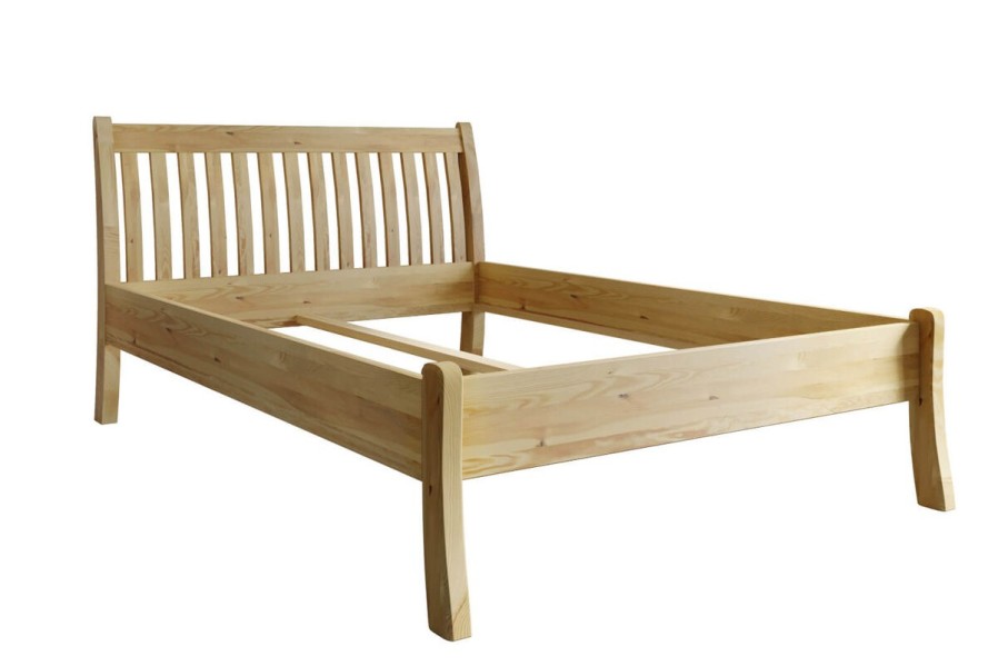 Felix představuje čistý estonský styl. Nádherné borovicové dřevo pokryté bezbarvým lakem, které více zviditelní celou strukturu.