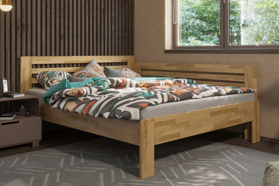 Postel Lola je praktická a pevná celomasivní postel.