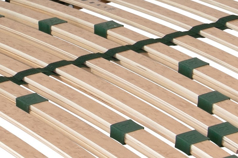 Unikátní rošt 2v1 s více funkcemi nabízí jak pohodlné polohování, tak i boční odklápění pomocí pístu.