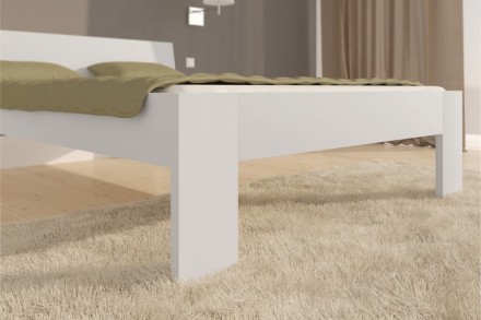 Postel Louis je vyrobena z velmi tvrdého dřeva. Pevná konstrukce zajistí, že nikde nic nevrže ani nepraská.