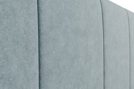 Naše čalouněné čelo Ibiza představuje nejenom vyjádření elegance a komfortu, ale také symbolizuje spojení luxusu s praktickým designem.