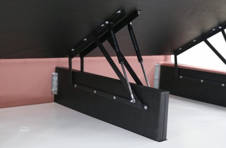 Elegantní postel Luxury Estate se hodí do každé ložnice, kterou ozvláštní a zároveň rozzáří.