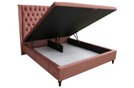 Elegantní postel Luxury Estate se hodí do každé ložnice, kterou ozvláštní a zároveň rozzáří.