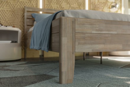 Postel Lugo je praktická, pevná a elegantní celomasivní postel.