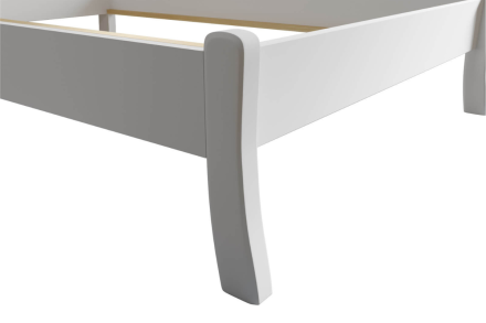 Felix představuje čistý estonský styl. Nádherné borovicové dřevo pokryté bezbarvým lakem, které více zviditelní celou strukturu.