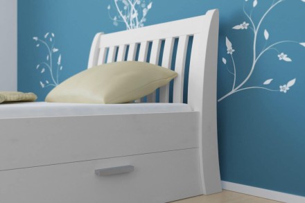 Felix představuje čistý estonský styl. Nádherné borovicové dřevo pokryté bezbarvým lakem, které více zviditelní celou strukturu.