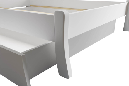 Felix představuje čistý estonský styl. Nádherné borovicové dřevo pokryté bezbarvým lakem, které více zviditelní celou strukturu.