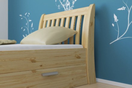 Felix představuje čistý estonský styl. Nádherné borovicové dřevo pokryté bezbarvým lakem, které více zviditelní celou strukturu.