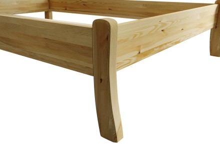 Felix představuje čistý estonský styl. Nádherné borovicové dřevo pokryté bezbarvým lakem, které více zviditelní celou strukturu.