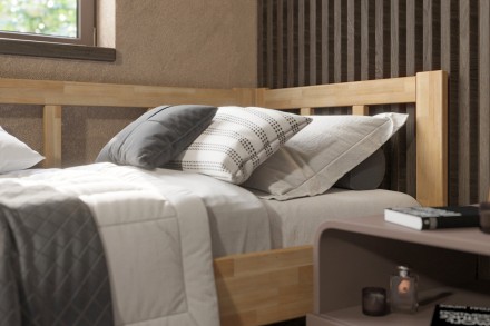 Milujete vůni dřeva? Pak je tato celomasivní postel perfektní volbou pro vás, jelikož je postavena z nejkvalitnějších dřevin buku a dubu.