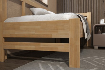 Milujete vůni dřeva? Pak je tato celomasivní postel perfektní volbou pro vás, jelikož je postavena z nejkvalitnějších dřevin buku a dubu.
