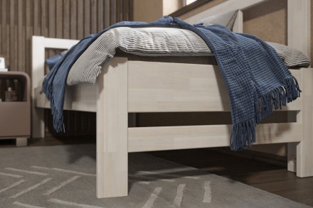 Milujete vůni dřeva? Pak je tato celomasivní postel perfektní volbou pro vás, jelikož je postavena z nejkvalitnějších dřevin buku a dubu.