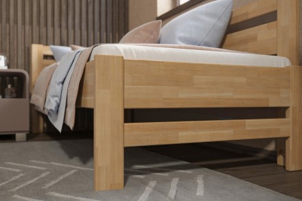 Postel Emily je velmi oblíbené jednolůžko, které se bude hodit do dětského pokoje i ložnice. Dokonalá vůně dřeva navodí v místnosti úžasnou atmosféru, která bude pro spánek ideální