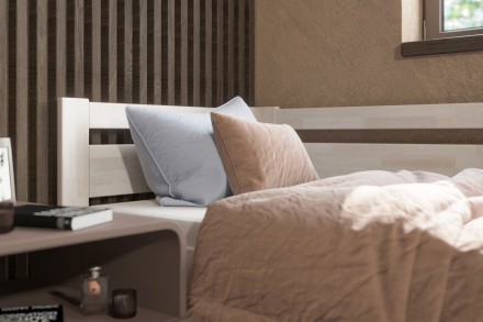 Postel Emily je velmi oblíbené jednolůžko, které se bude hodit do dětského pokoje i ložnice. Dokonalá vůně dřeva navodí v místnosti úžasnou atmosféru, která bude pro spánek ideální