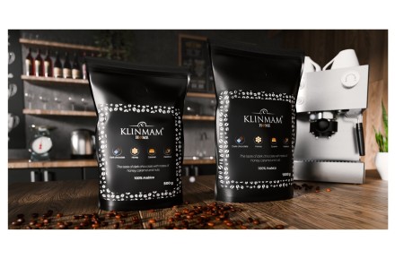 S naším šálkem kávy to jde jednoduše. Sametová hořkost čokolády s tóny oříšků dodávající směsi zemitost je vyvážená jemnou sladkostí medu a bohatou chutí karamelu. Každý doušek vám dokáže, že dokonalá rovnováha hořké a sladké chuti existuje.