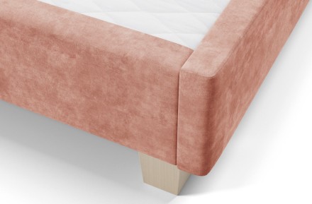 Elegantní čalouněná boxspringová postel Grand vám poskytne opravdu luxusní odpočinek. Základna postele je koncipována jako boxspring, oproti běžným boxspringovým postelím je navíc vybavena pevnými bukovými lamelami představujícími rošt pro uložení matrace. Na výběr máte hned z několika látek a velikostí postele, můžete si tak vybrat konkrétní variantu, která vám nejvíce vyhovuje.