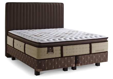 Luxusní 39 cm vysoká pružinová matrace Stearns & Foster Pillow Top.