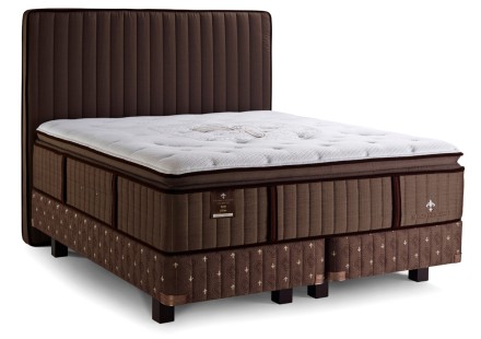 Luxusní 45 cm vysoká pružinová matrace Stearns & Foster Lux Estate Plush.