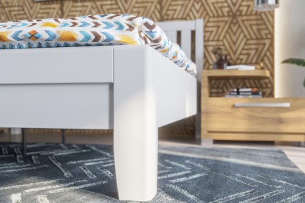 Robustní masivní postel Sion K2 bude důstojnou dominantou vaší ložnice, do které přinese útulnost i komfort.