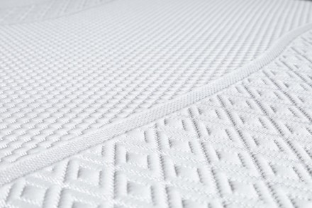 Hybridní matrace Mlily Bloom Hybrid s kombinací paměťové pěny a taštičkových pružin přináší dokonalý odpočinek.