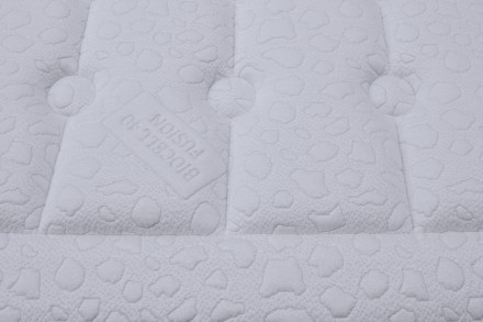 Matraci Gran Sonno Fresh Wash 3.0 dominuje zajímavý potah s obsahem stříbra pro výbornou hygienickou ochranu. Uhlík odvádí statickou elektřinu nahromaděnou během dne a přispívá k regenerující hluboké fázi spánku.