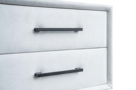 Elegantní noční stolek se zásuvkami