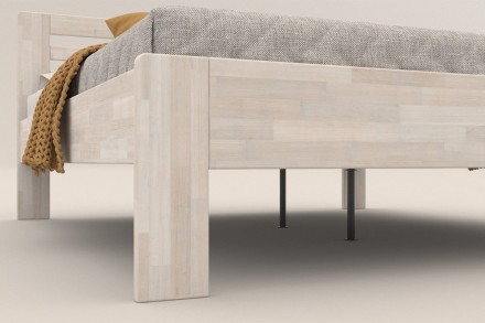 Postel Lola je praktická a pevná celomasivní postel.