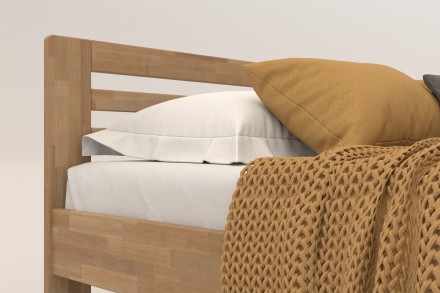 Postel Lola je praktická a pevná celomasivní postel.