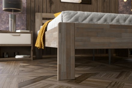 Postel Lola je praktická a pevná celomasivní postel.