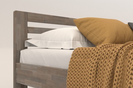 Postel Lola je praktická a pevná celomasivní postel.