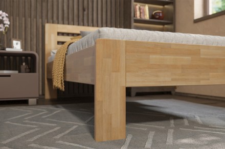 Postel Lola je praktická a pevná celomasivní postel.