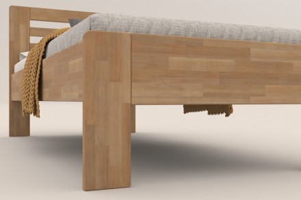 Postel Lola je praktická a pevná celomasivní postel.