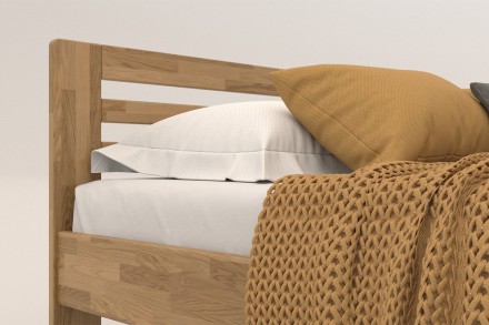 Postel Lola je praktická a pevná celomasivní postel.