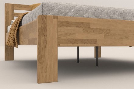 Postel Lola je praktická a pevná celomasivní postel.