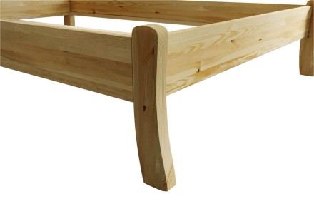 Felix představuje čistý estonský styl. Nádherné borovicové dřevo pokryté bezbarvým lakem, které více zviditelní celou strukturu.