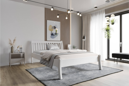 Postel Felix z borovicového dřeva s nakloněným čelem a matrace Bohemica Medical Graphite s volitelnou tuhostí a 7zónovou podporou tvoří dokonalou kombinaci pohodlí a stylu.