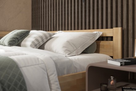 Postel Emily je velmi oblíbené jednolůžko, které se bude hodit do dětského pokoje i ložnice. Dokonalá vůně dřeva navodí v místnosti úžasnou atmosféru, která bude pro spánek ideální