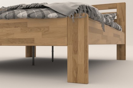 Postel Lola je praktická a pevná celomasivní postel.