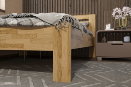 Postel Lola je praktická a pevná celomasivní postel.