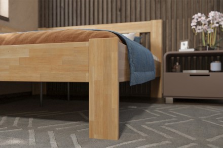 Postel Utena v jednoduchém designu z celomasivní kolekce postelí.