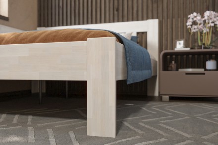 Postel Utena v jednoduchém designu z celomasivní kolekce postelí.