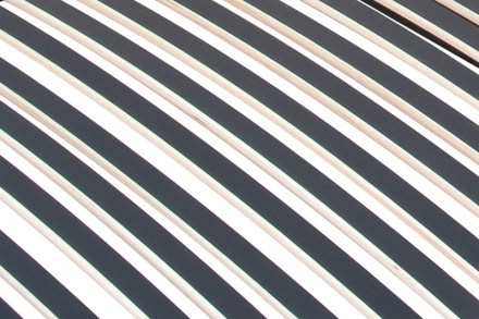 Dokonale přizpůsobivý postelový rošt pro nejvyšší komfort spánku. Díky vysokému počtu úzkých lamel citlivě reaguje na každý pohyb těla a změnu polohy při spánku