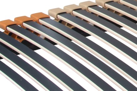 Dokonale přizpůsobivý postelový rošt pro nejvyšší komfort spánku. Díky vysokému počtu úzkých lamel citlivě reaguje na každý pohyb těla a změnu polohy při spánku