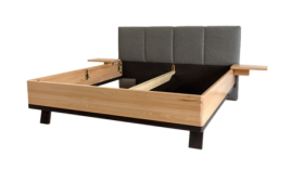 Moderní dřevěná postel s čalouněným čelem