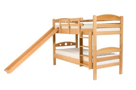 Kvalitní dvoupatrová postel se skluzavkou Girona je vyrobená z dubového dřeva.