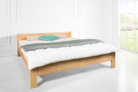 Lana je perfektní kombinací elegance a jednoduchosti ve formě masivní dřevěné postele.