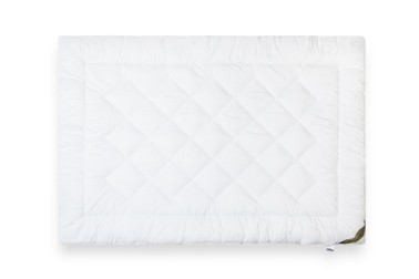 Lůžkoviny z řady Klinmam Home Clima Aerelle®  mají svoji povrchovou vrstvu tvořenou 100% mikrovláknem, které zajišťuje odvod přebytečného tepla od těla pro zamezení nepříjemného pocení a zajištění ničím nerušeného spánku.